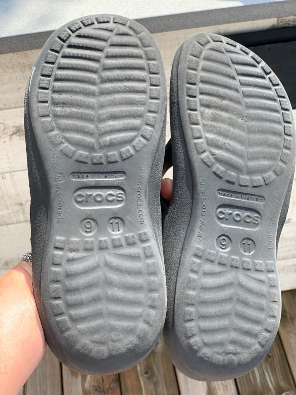 Crocs Athen Flip Flops Unisex Sandals Mens 9 Womens 11 Gray Casual Beach Summer - Picture 8 of 10